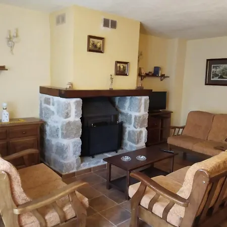 Viv. De Uso Turistico Fuente El Tejo - Casa Ana * Burgohondo